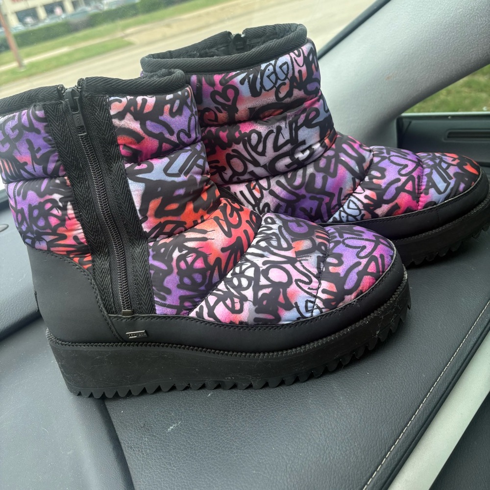 Ugg Ridge Graffiti Pop Boots - Picture 5 of 12